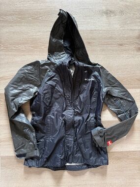Columbia women's Black Hooded Rain Jacket medium outdry